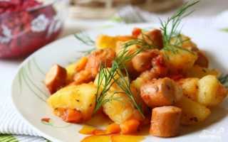 Жареная картошка с сосисками — пошаговые рецепты с фото